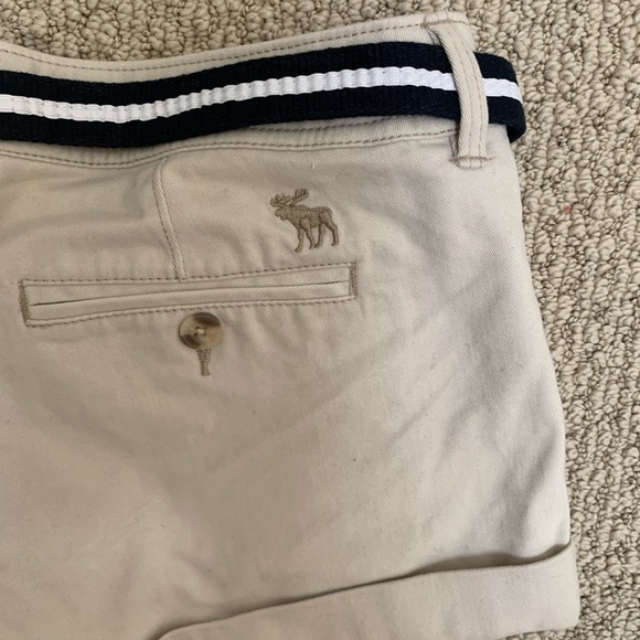 🆕 Abercrombie khaki tan chino shorts + belt - Picture 3 of 3